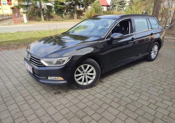 Volkswagen Passat cena 40000 przebieg: 250000, rok produkcji 2015 z Poniatowa małe 326